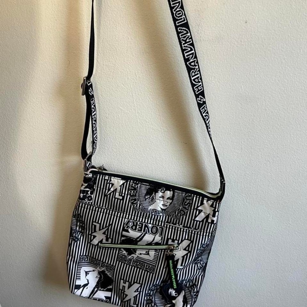 Harajuku loveres black and white lines crossbody bag adjustable strap Y2k